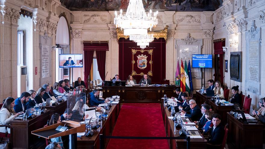 Estéril guerra de trincheras en el Ayuntamiento de Málaga a cuenta de la sanidad pública