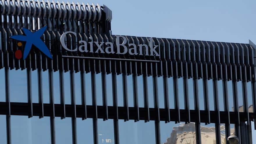 CaixaBank sale definitivamente de Telefónica y Criteria, de Cellnex