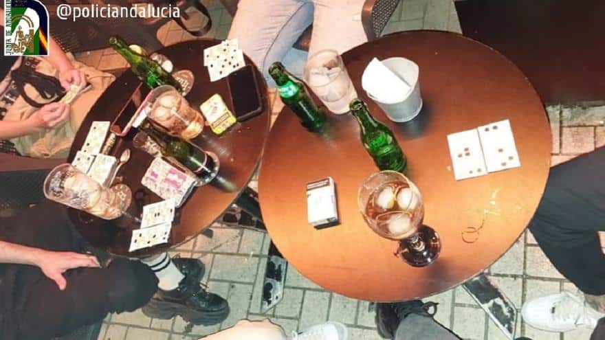 Desmantelan un bingo en un bar de Carretera de Cádiz con "premios increíbles" y 100 personas jugando