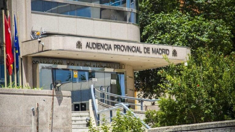 Rituales mágicos, y un crucifijo, en un asesinato con tres destornilladores en Madrid: "¡Sois el demonio!"