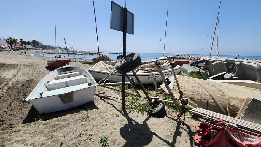 Retiran embarcaciones abandonadas de los varaderos de las playas de Málaga