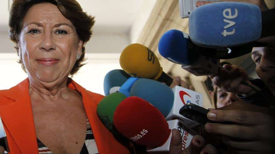 La mayoría del Constitucional apunta a rebajar la inhabilitación de Magdalena Álvarez por los ERE