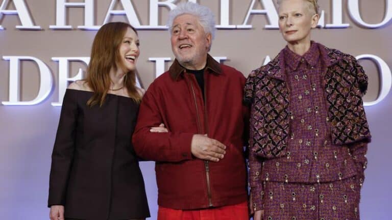 Almodóvar presenta 'La habitación del al lado' en Madrid junto a las actrices protagonistas, Julianne Moore y Tilda Swinton