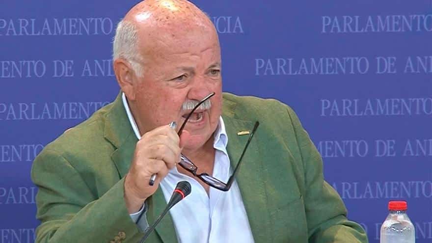 El efecto del turismo en el bolsillo de sus señorías, según el presidente del Parlamento: "No llegan a final de mes"