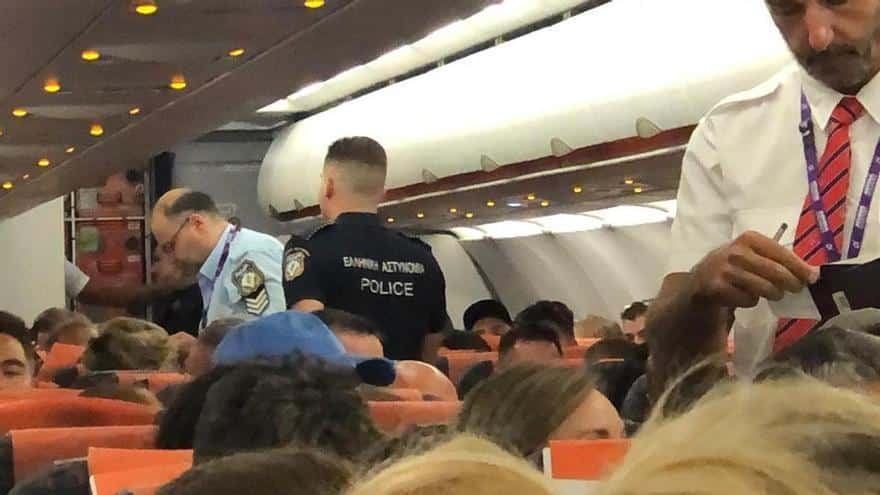 El vuelo Atenas-Palma intervenido por la policía podría estar conectado con una trama de tráfico de personas en Grecia