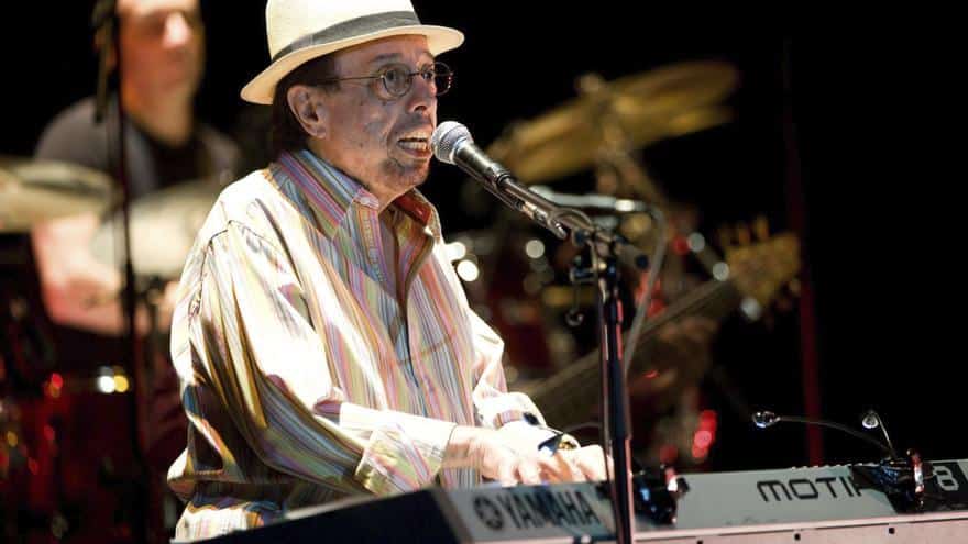 Muere Sérgio Mendes, divulgador audaz y 'cool' de la música brasileña