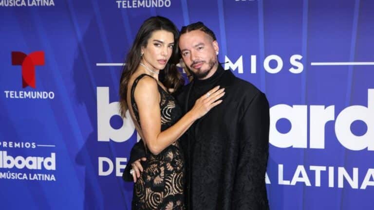 Karol G reina en los premios Latin Billboard y supera a Peso Pluma y a Bad Bunny