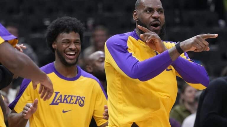 LeBron y Bronny James, primera pareja padre-hijo en jugar en la NBA