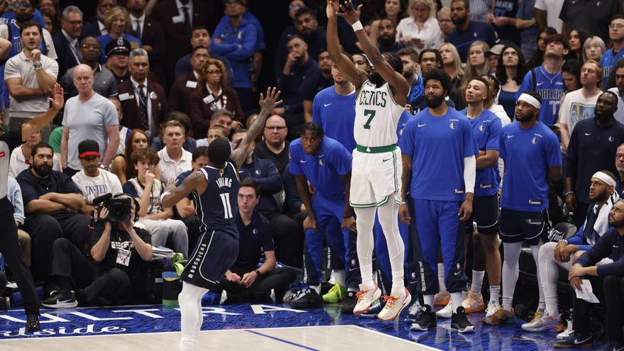 Los Celtics se imponen en Dallas y acarician el anillo