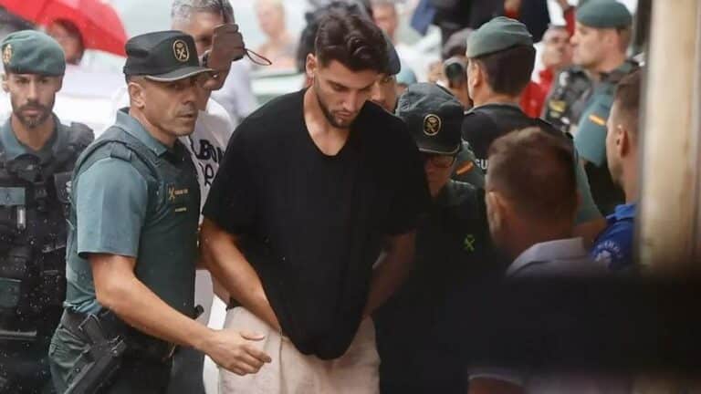 La jueza citará como testigo a un tercer joven que estaba en la casa de Rafa Mir en el momento de las agresiones