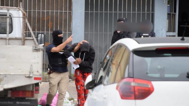 Operación Vulcano: Redada en las Tres Mil con 100 policías y 9 narcopisos desmantelados