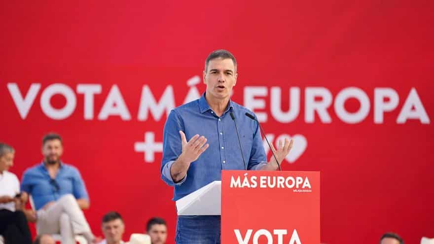 Pedro Sánchez: "El PSOE es el camino; gracias de corazón, os las damos Begoña y yo"
