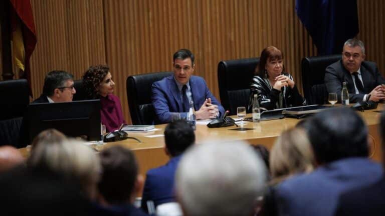 Sánchez se prepara para resistir sin el Parlamento tras el portazo de Junts y la amenaza del PNV