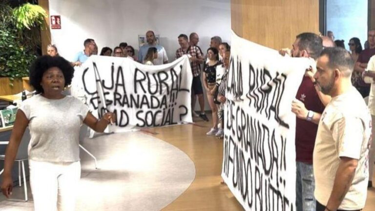 Trabajadores del Guadalpín Banús protestarán a diario en Caja Rural
