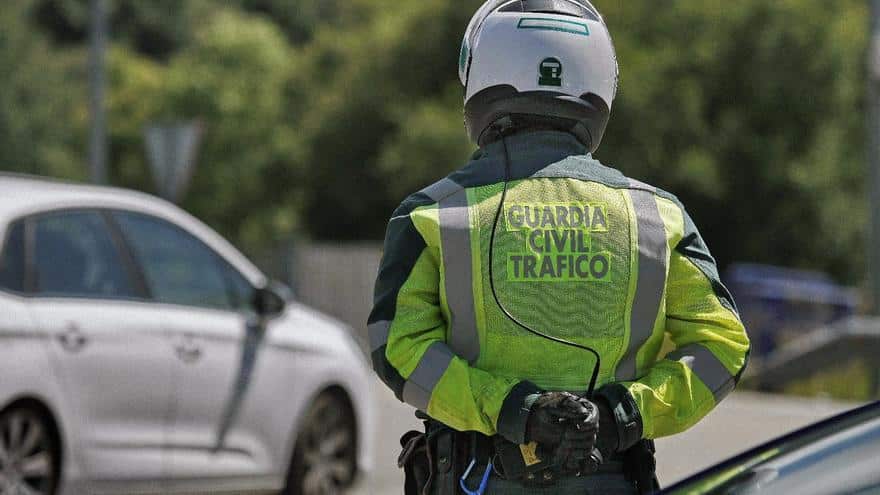 Fallece un motorista de 37 años tras caer por un terraplén en Cañete la Real