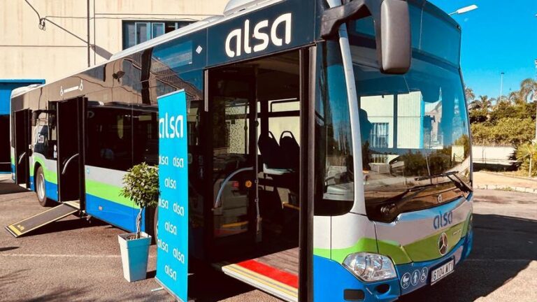 Vélez-Málaga incorpora dos nuevos autobuses híbridos para el transporte urbano