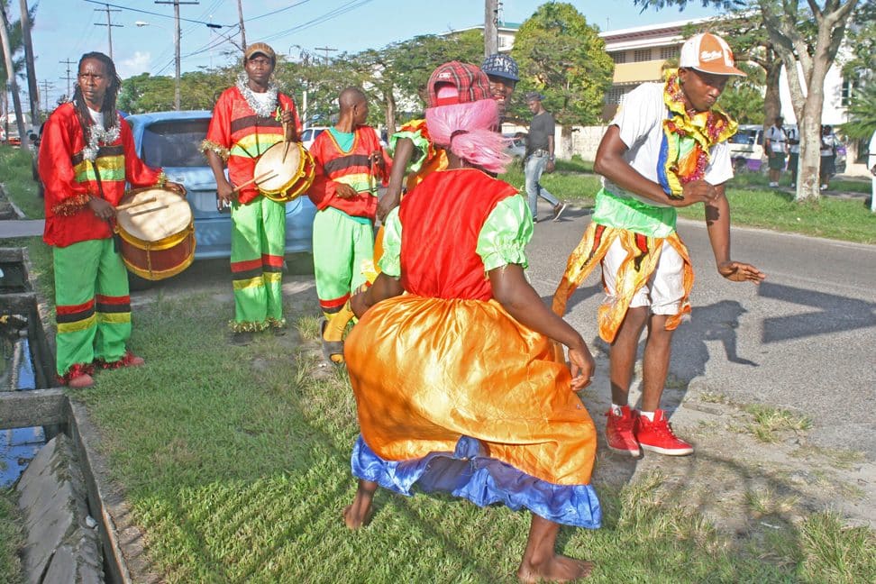 Orígenes, tradiciones y mitos de la Navidad - Stabroek News