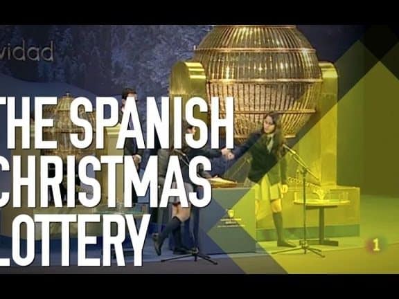 La lotería de Navidad española 'El Gordo' reparte 489.000 dólares en...