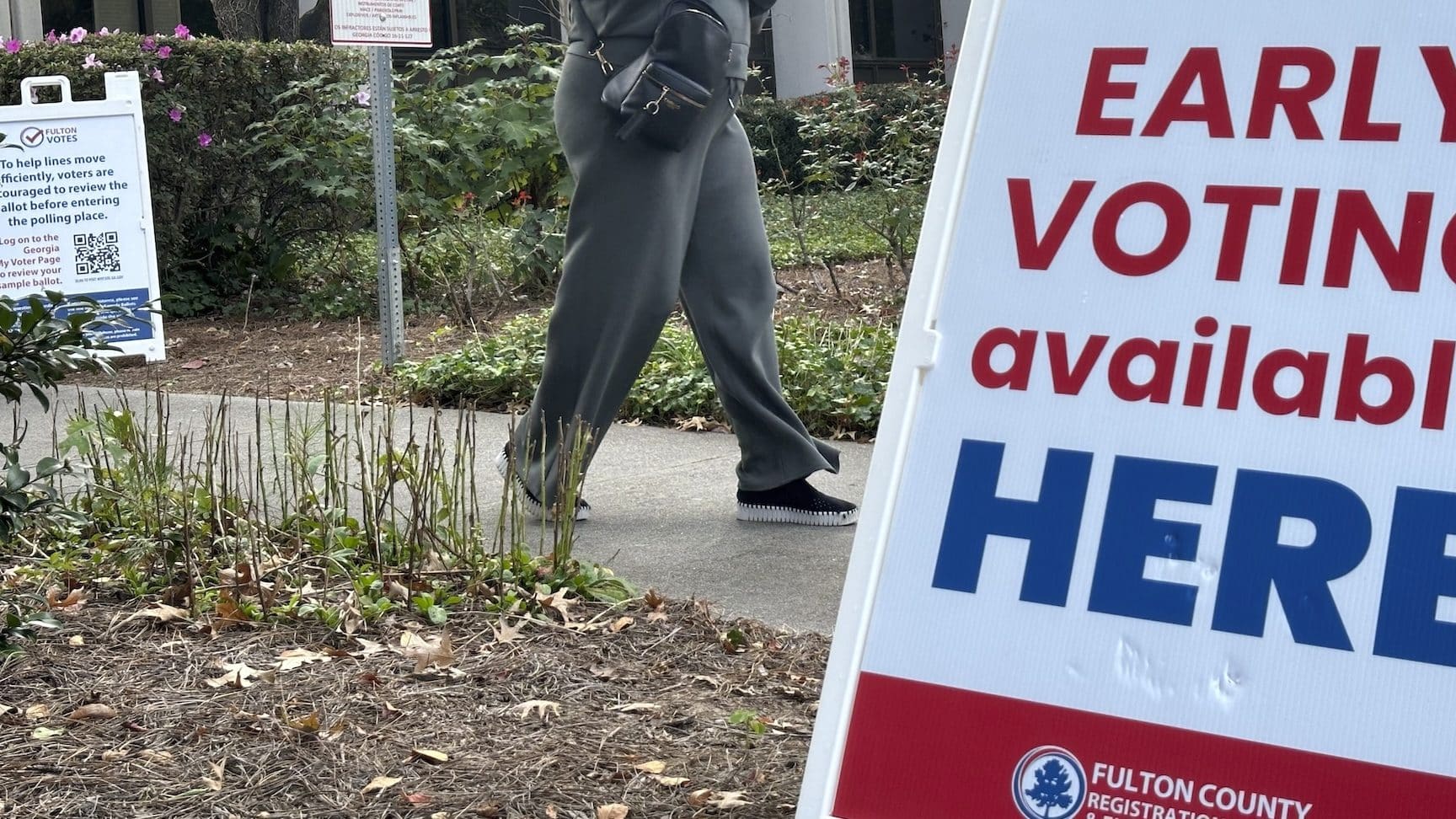 La votación anticipada comienza en Georgia mientras el estado lidia con nuevas leyes electorales