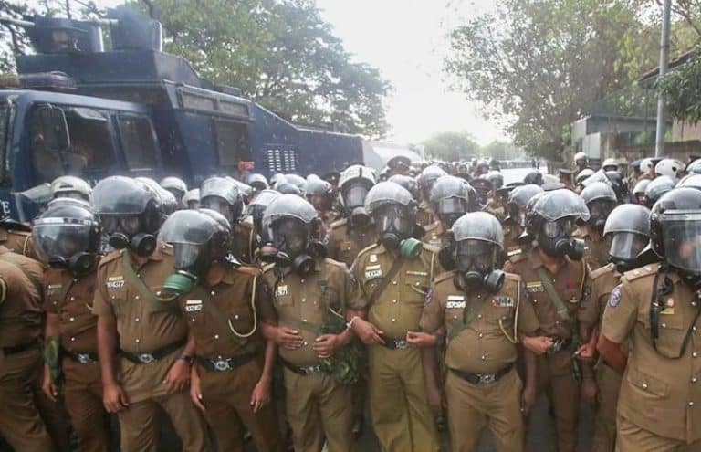 Sri Lanka: Las autoridades continúan reprimiendo protestas, acosando...