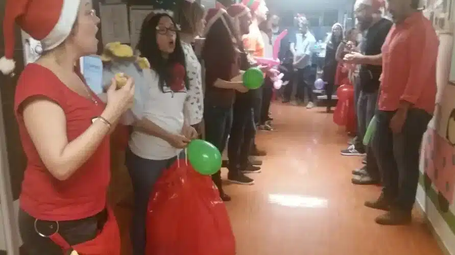 Misión: llevar la Navidad a los hospitales zaragozanos |