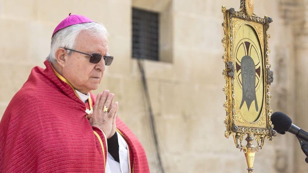 El obispo Jesús Murgui, nacido en Aldaia, también se ha vacunado