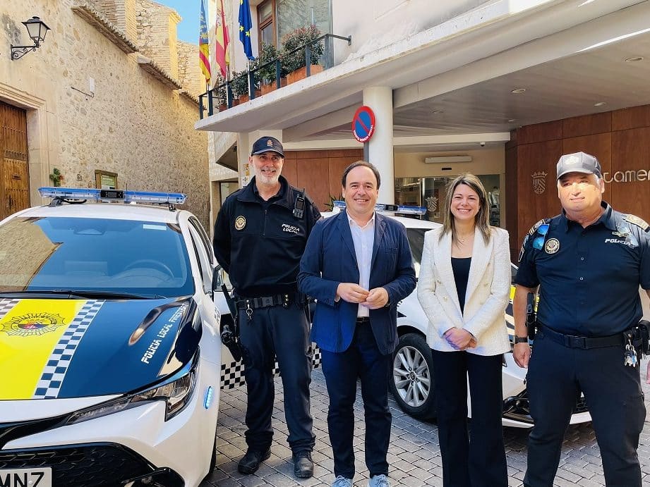 La Policía Local de Finestrat renueva su parque móvil con la ...