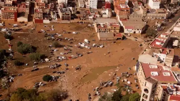 Inundaciones en España: la nación está de luto mientras el número de muertos supera los 150