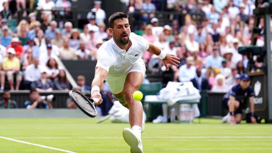 Djokovic se apunta a la carrera final por el título en Wimbledon